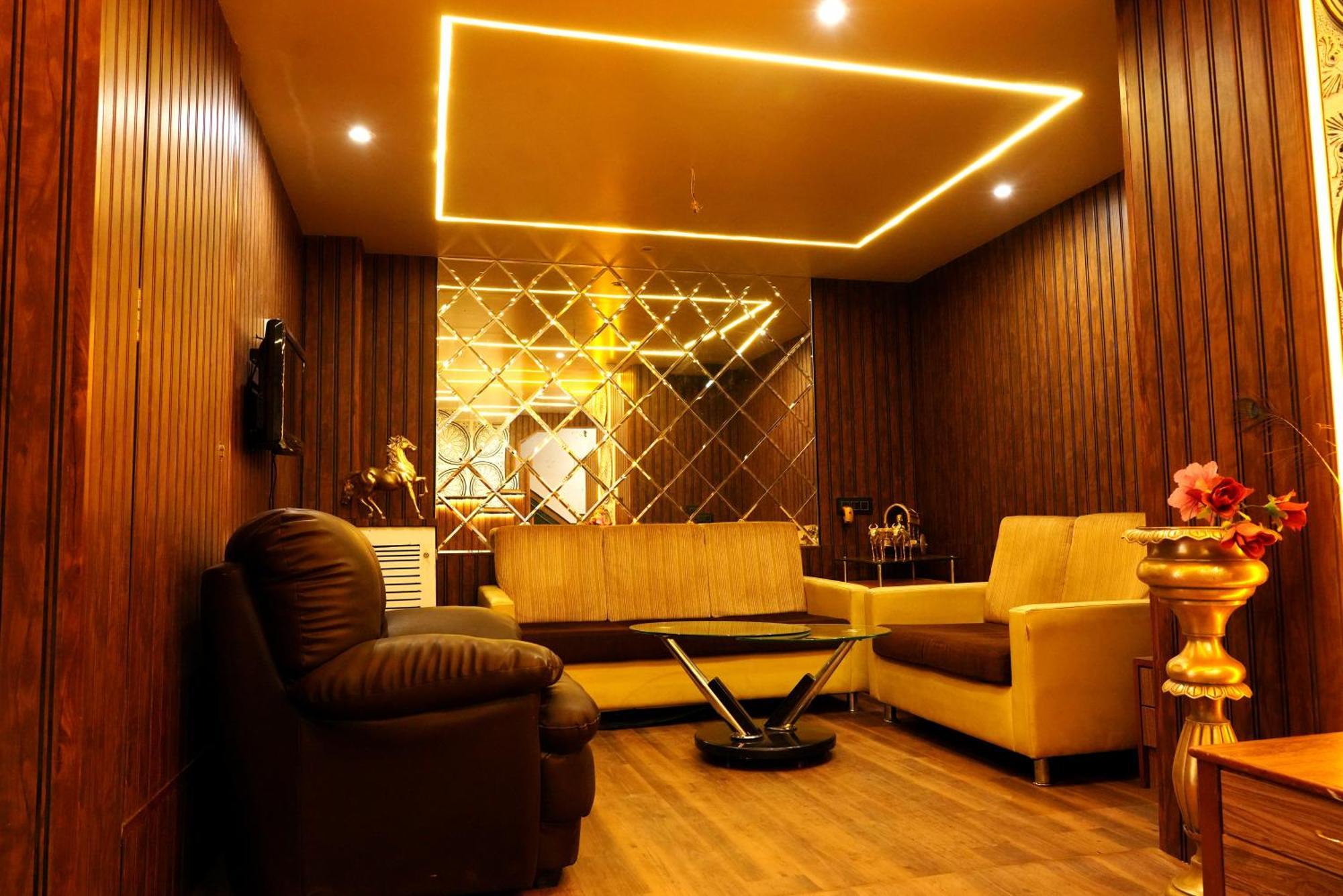 Hotel Padma Krishna Пюн Екстериор снимка