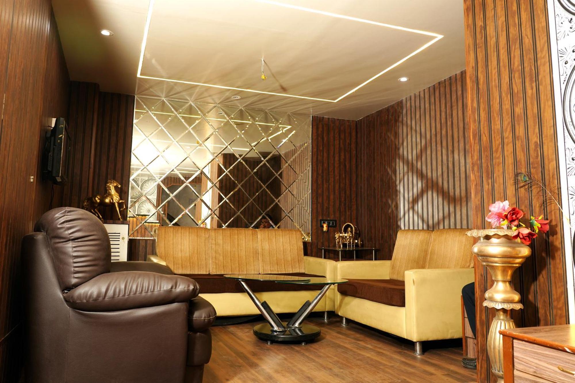 Hotel Padma Krishna Пюн Екстериор снимка