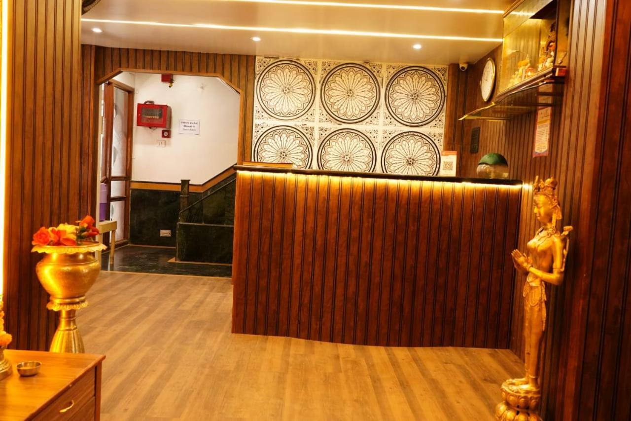 Hotel Padma Krishna Пюн Екстериор снимка
