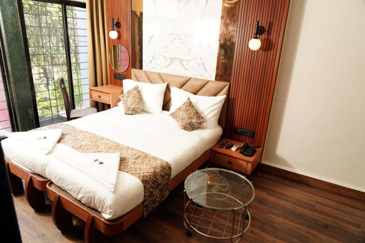 Hotel Padma Krishna Пюн Екстериор снимка